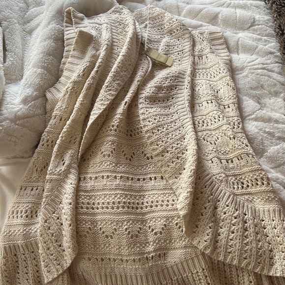 WHOLESALE: 10 items for $60! - Picture 5 of 7